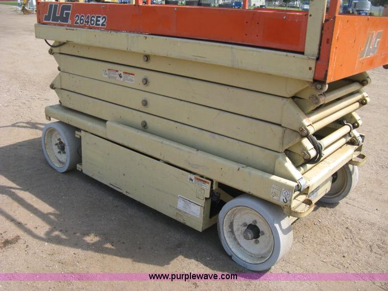 image for item H5314 2001 JLG 2646E2 scissor lift