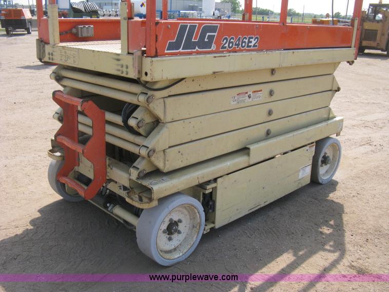 image for item H5314 2001 JLG 2646E2 scissor lift