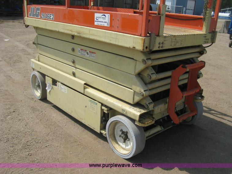 image for item H5314 2001 JLG 2646E2 scissor lift