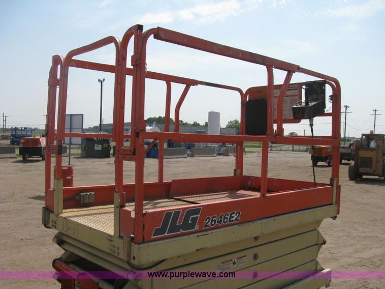 image for item H5314 2001 JLG 2646E2 scissor lift