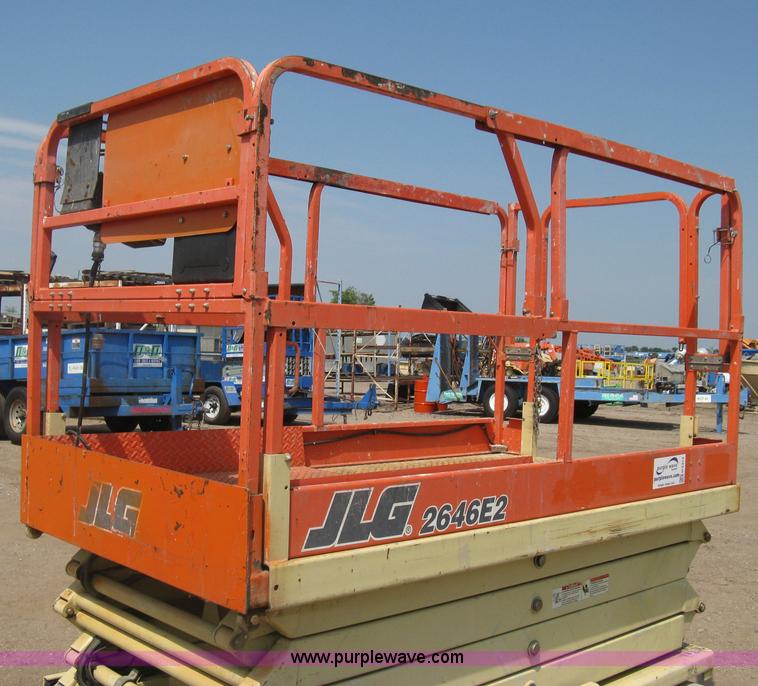 image for item H5314 2001 JLG 2646E2 scissor lift