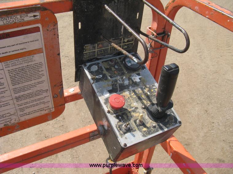 image for item H5314 2001 JLG 2646E2 scissor lift
