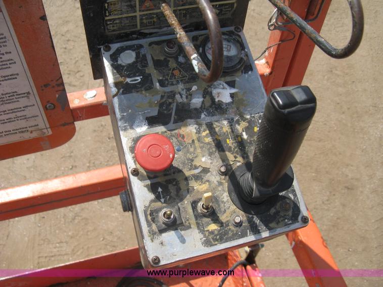 image for item H5314 2001 JLG 2646E2 scissor lift