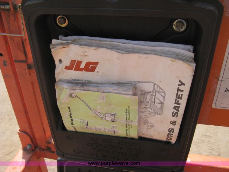 image for item H5314 2001 JLG 2646E2 scissor lift