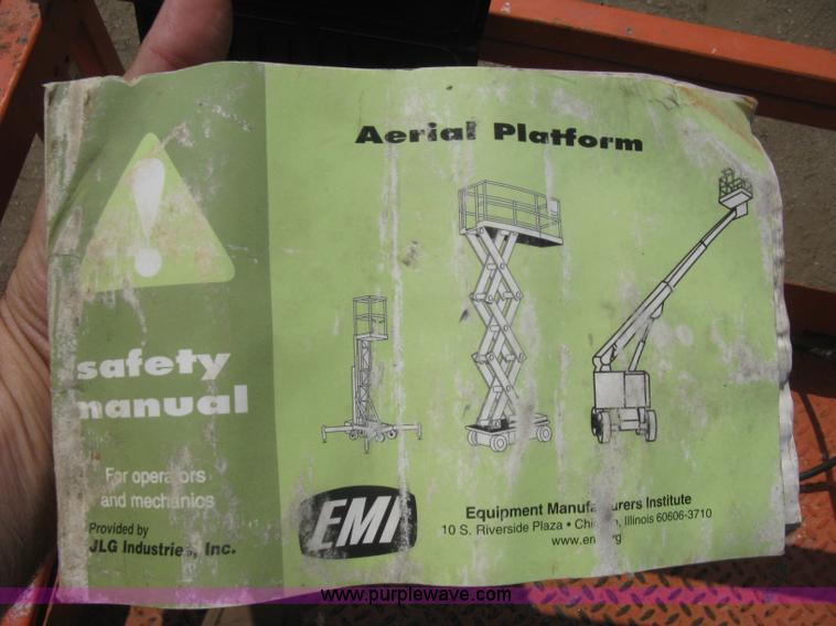 image for item H5314 2001 JLG 2646E2 scissor lift