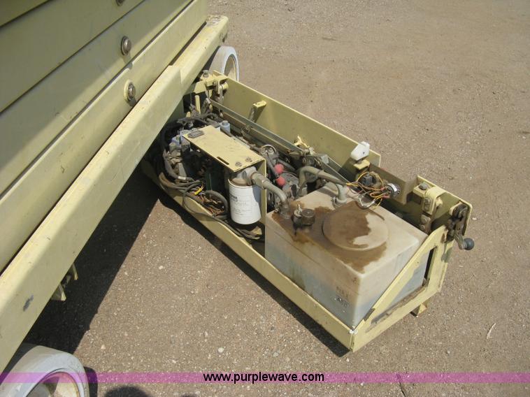 image for item H5314 2001 JLG 2646E2 scissor lift