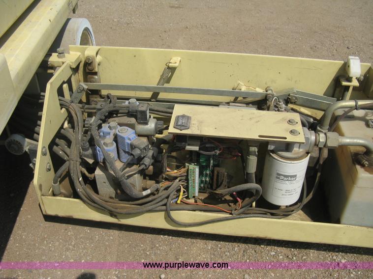 image for item H5314 2001 JLG 2646E2 scissor lift