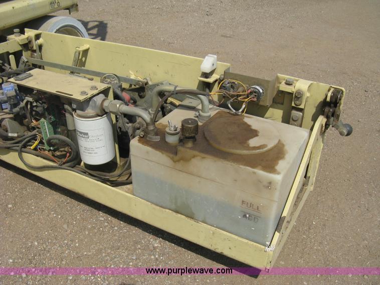 image for item H5314 2001 JLG 2646E2 scissor lift