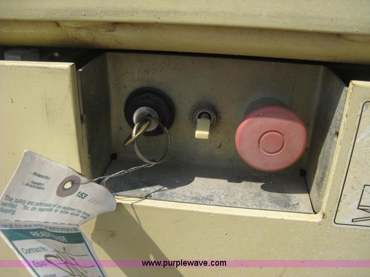 image for item H5314 2001 JLG 2646E2 scissor lift