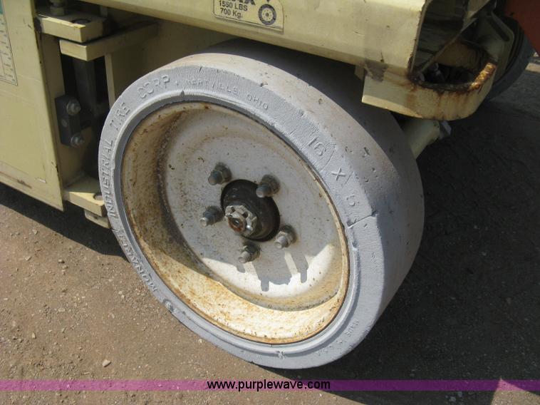 image for item H5314 2001 JLG 2646E2 scissor lift