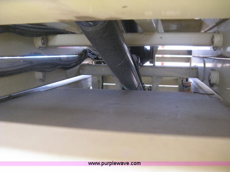 image for item H5314 2001 JLG 2646E2 scissor lift