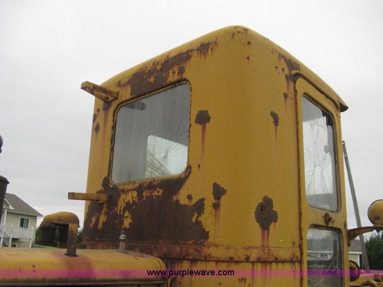 image for item H5323 Caterpillar 212 motor grader