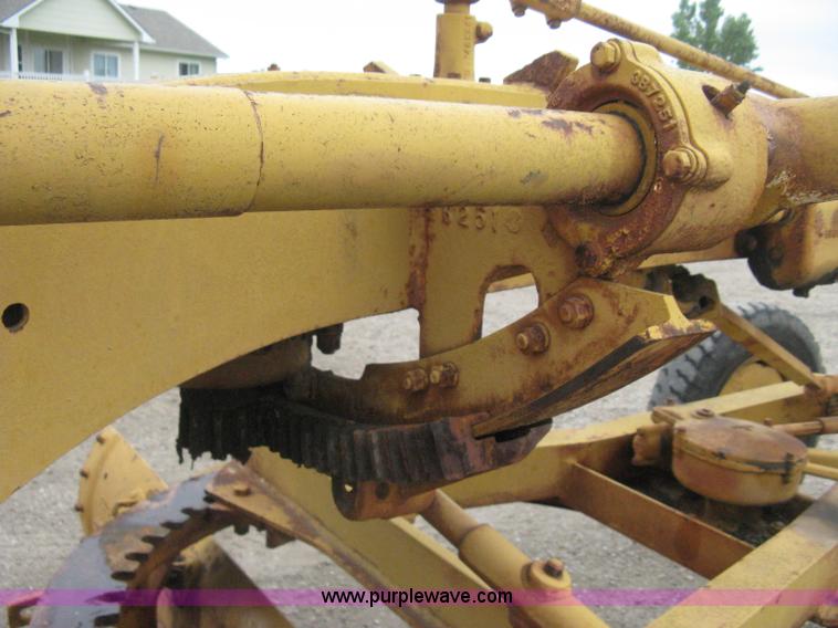 image for item H5323 Caterpillar 212 motor grader