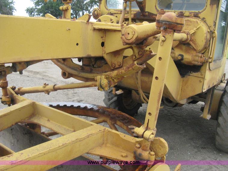 image for item H5323 Caterpillar 212 motor grader