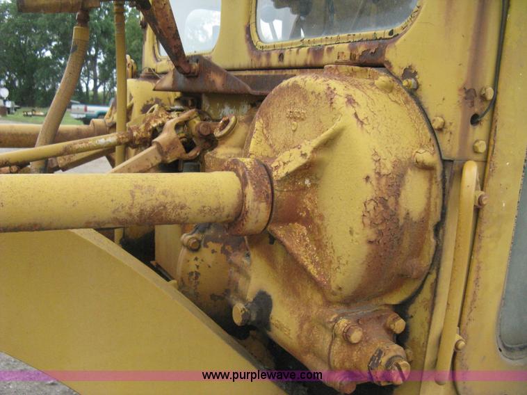 image for item H5323 Caterpillar 212 motor grader