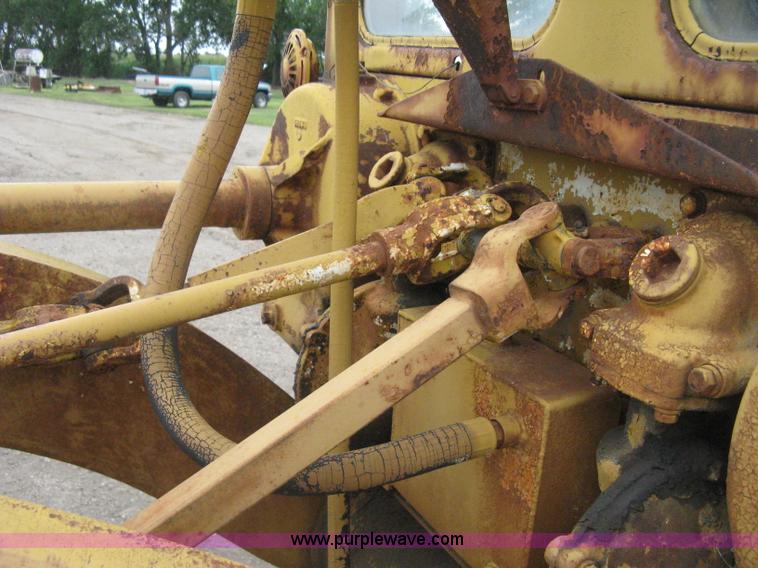 image for item H5323 Caterpillar 212 motor grader