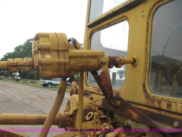 image for item H5323 Caterpillar 212 motor grader