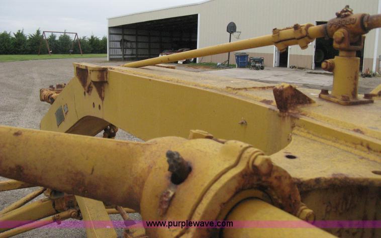 image for item H5323 Caterpillar 212 motor grader