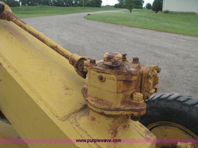 image for item H5323 Caterpillar 212 motor grader