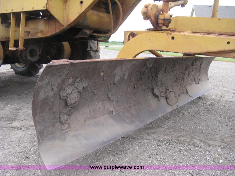 image for item H5323 Caterpillar 212 motor grader