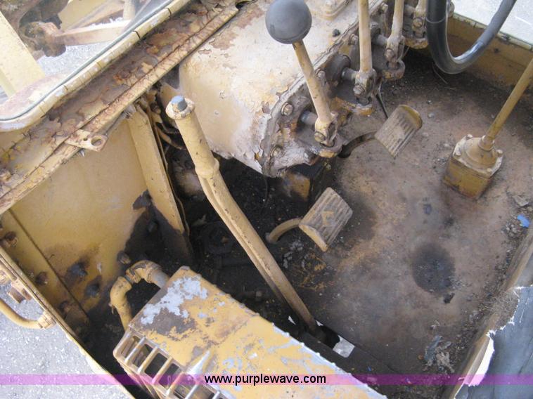 image for item H5323 Caterpillar 212 motor grader