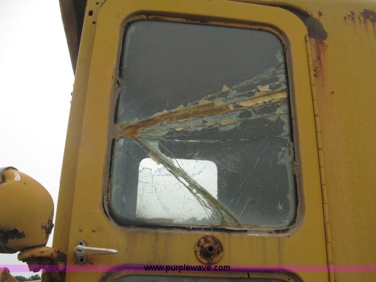 image for item H5323 Caterpillar 212 motor grader