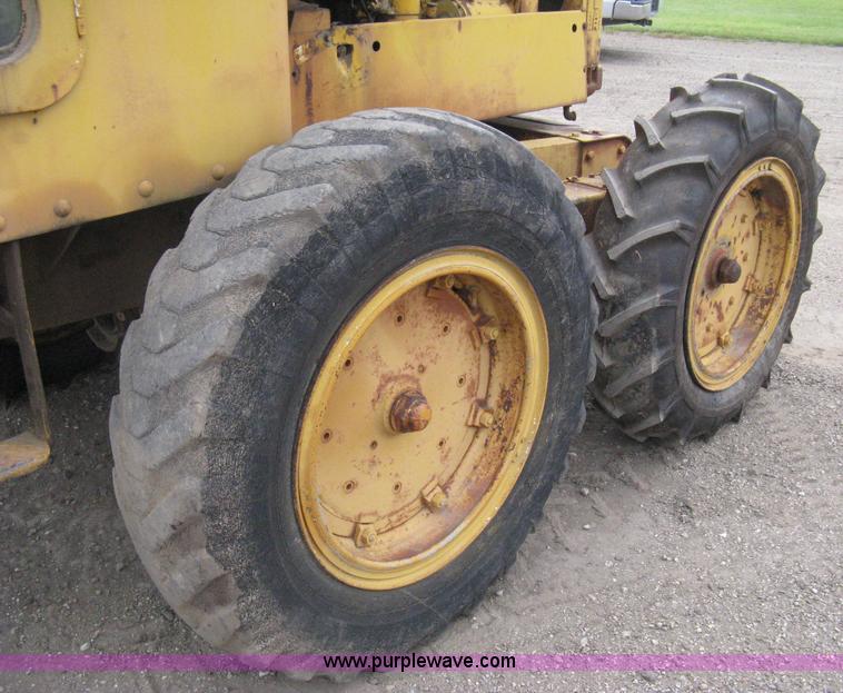 image for item H5323 Caterpillar 212 motor grader