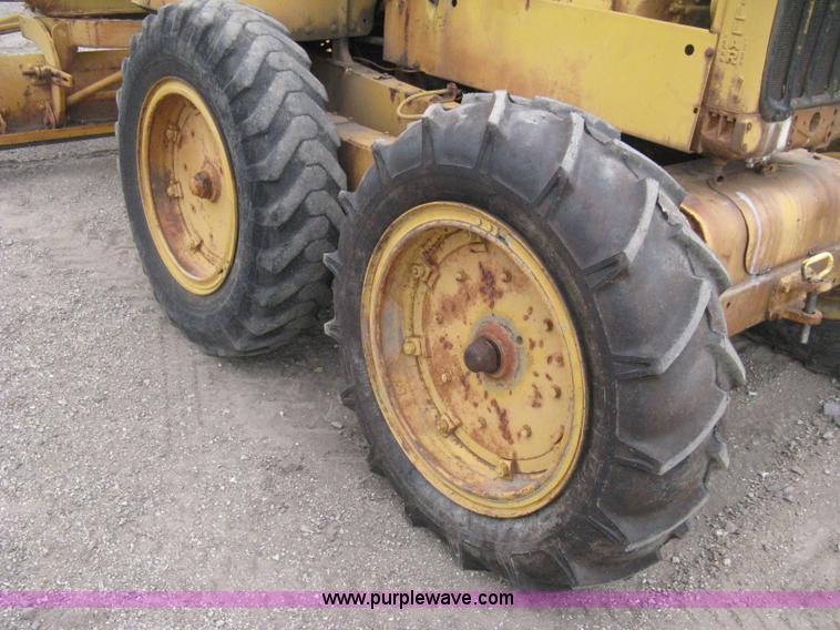 image for item H5323 Caterpillar 212 motor grader