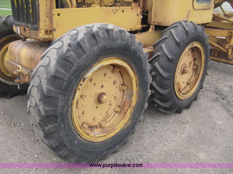 image for item H5323 Caterpillar 212 motor grader
