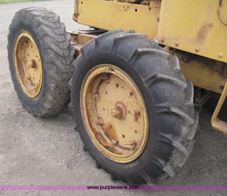 image for item H5323 Caterpillar 212 motor grader