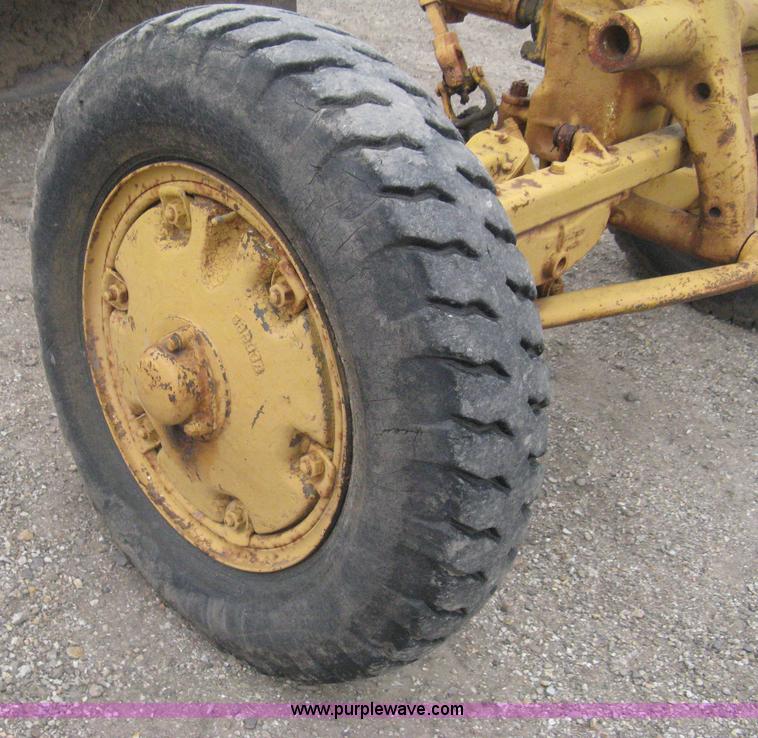 image for item H5323 Caterpillar 212 motor grader