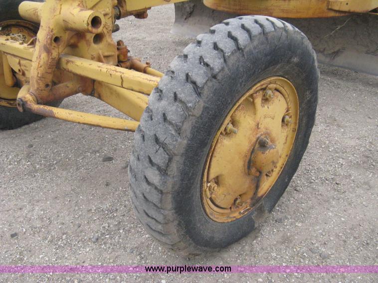 image for item H5323 Caterpillar 212 motor grader