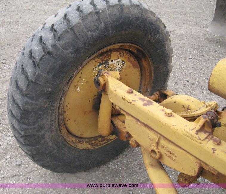 image for item H5323 Caterpillar 212 motor grader