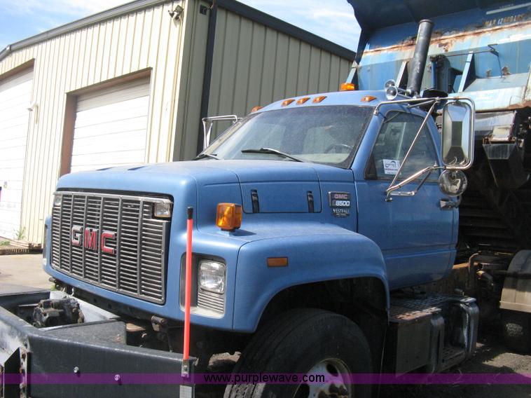image for item H5333 1999 GMC C8500 dump truck