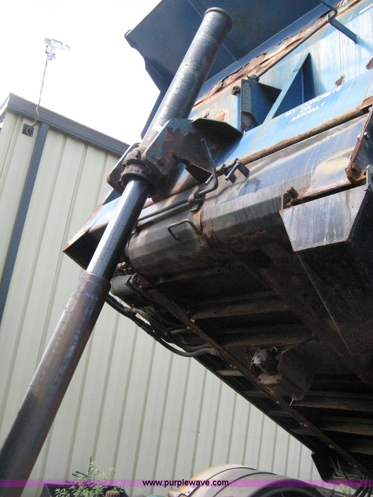 image for item H5333 1999 GMC C8500 dump truck