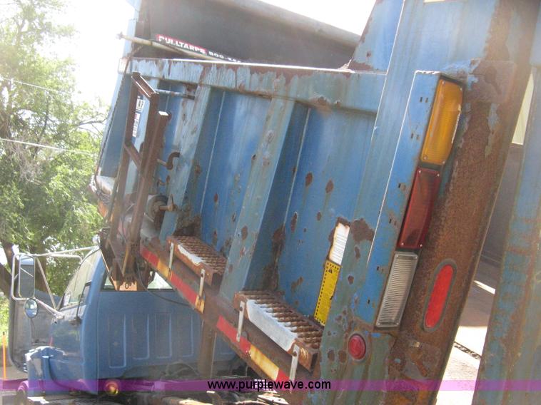 image for item H5333 1999 GMC C8500 dump truck