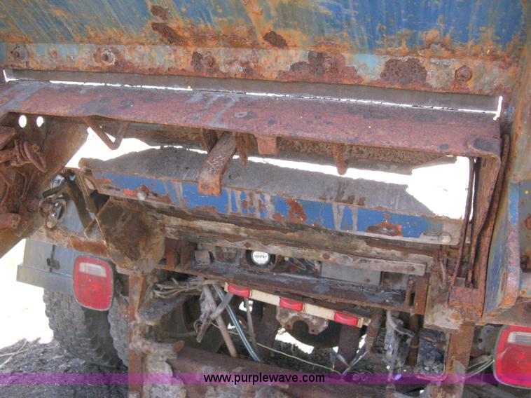 image for item H5333 1999 GMC C8500 dump truck