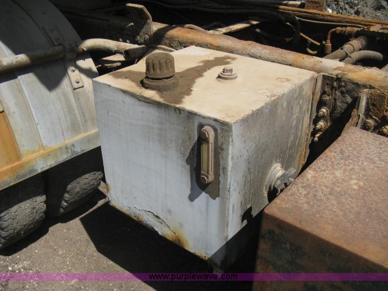 image for item H5333 1999 GMC C8500 dump truck