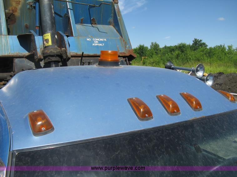 image for item H5333 1999 GMC C8500 dump truck