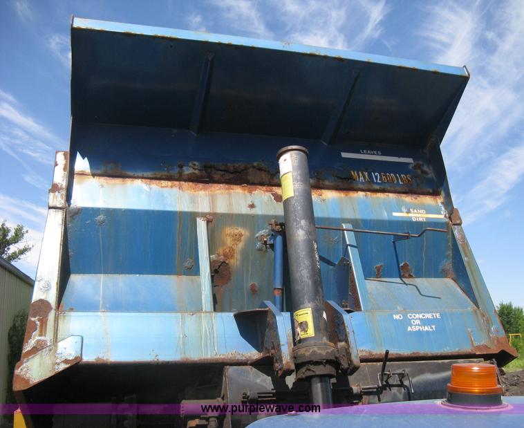 image for item H5333 1999 GMC C8500 dump truck