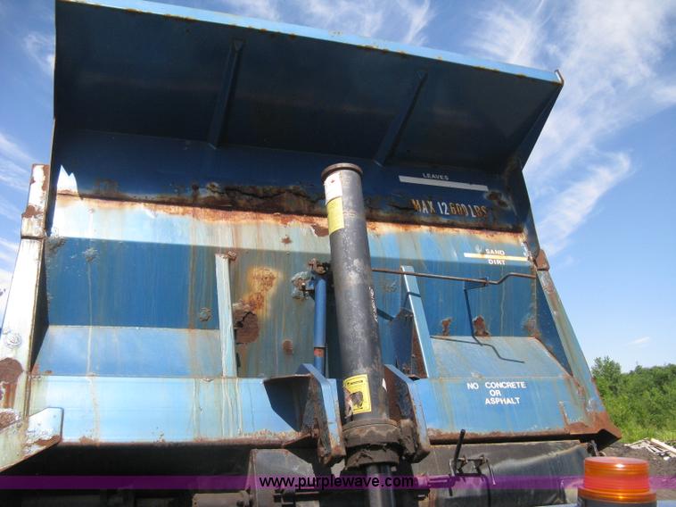 image for item H5333 1999 GMC C8500 dump truck