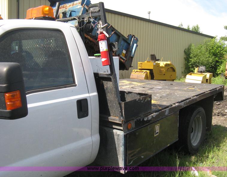 image for item H5334 2008 Ford F550 XL Super Duty flatbed truck
