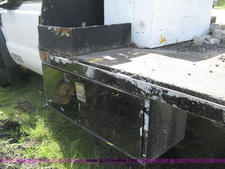 image for item H5334 2008 Ford F550 XL Super Duty flatbed truck