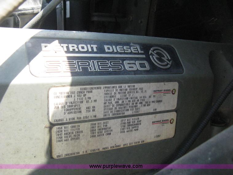 image for item H5336 2001 Freightliner Columbia 120 semi truck