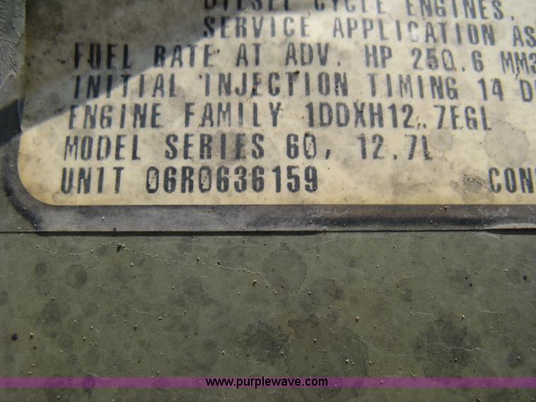 image for item H5336 2001 Freightliner Columbia 120 semi truck