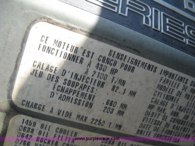 image for item H5336 2001 Freightliner Columbia 120 semi truck