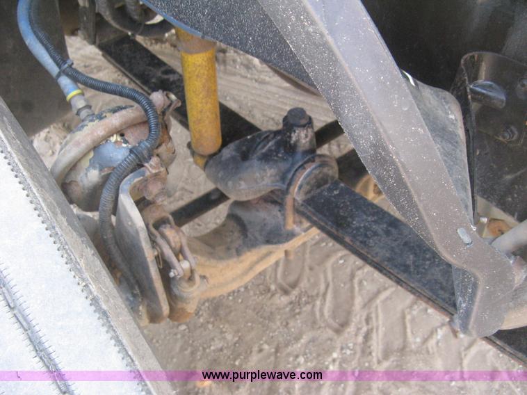 image for item H5336 2001 Freightliner Columbia 120 semi truck