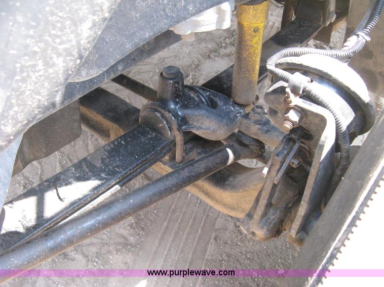 image for item H5336 2001 Freightliner Columbia 120 semi truck