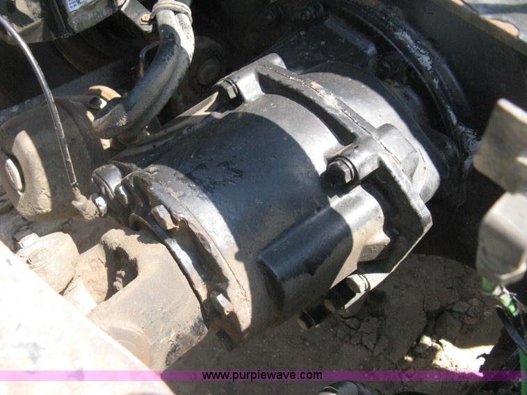 image for item H5336 2001 Freightliner Columbia 120 semi truck