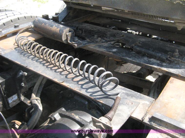 image for item H5336 2001 Freightliner Columbia 120 semi truck